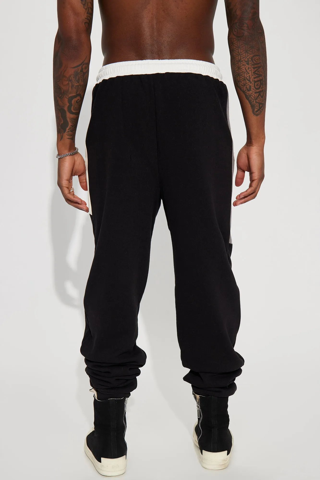 A Simulated Jogger - Black