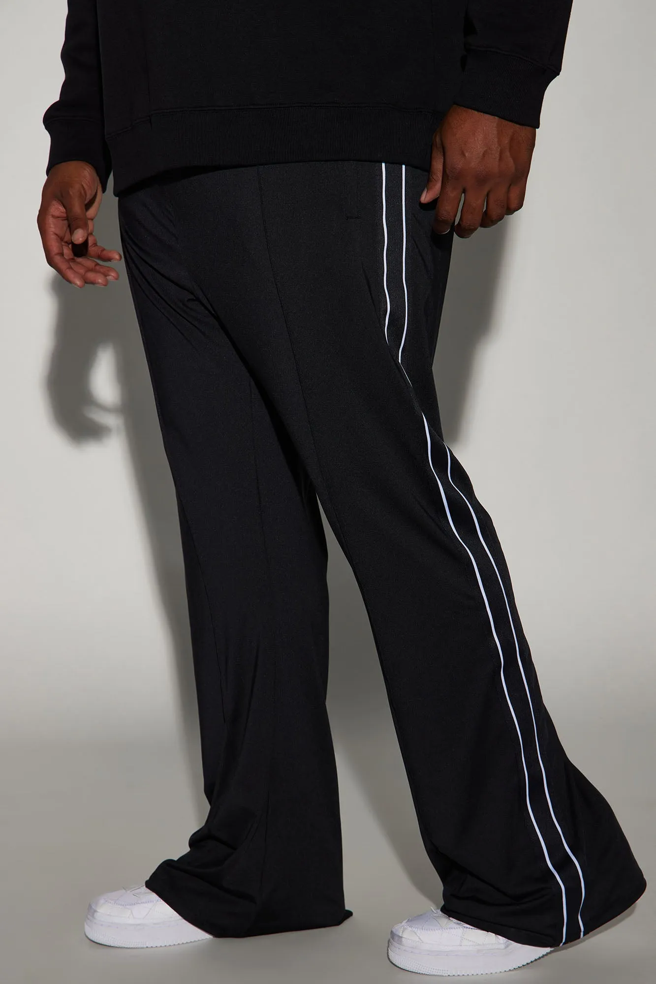 Almost Famous Flare Sweatpant - Black