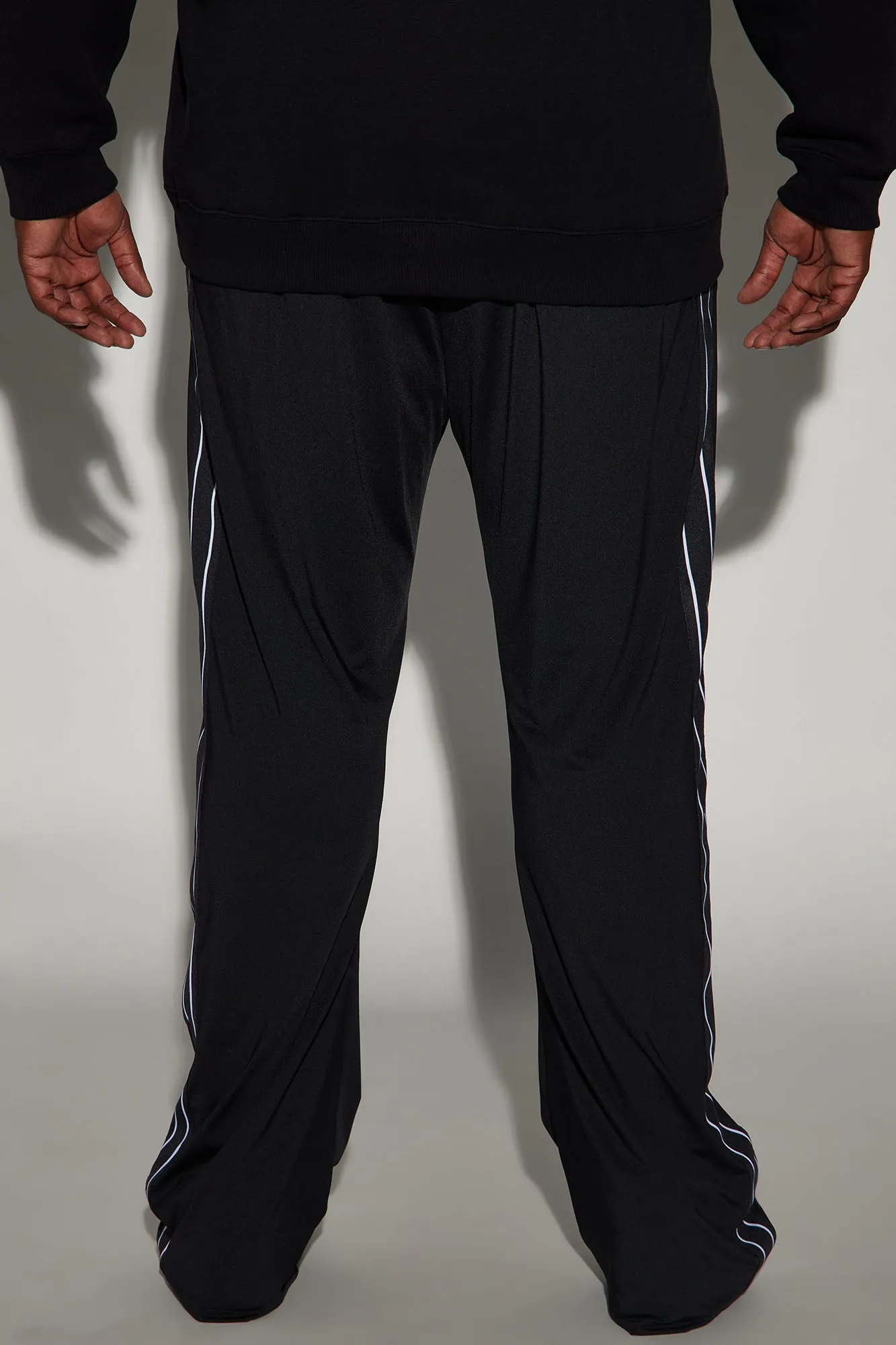 Almost Famous Flare Sweatpant - Black