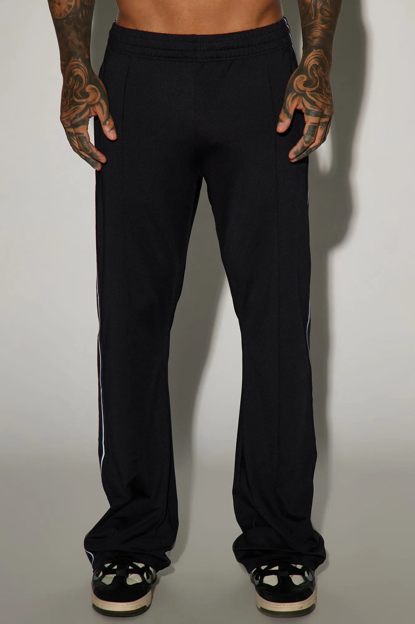 Almost Famous Flare Sweatpant - Black